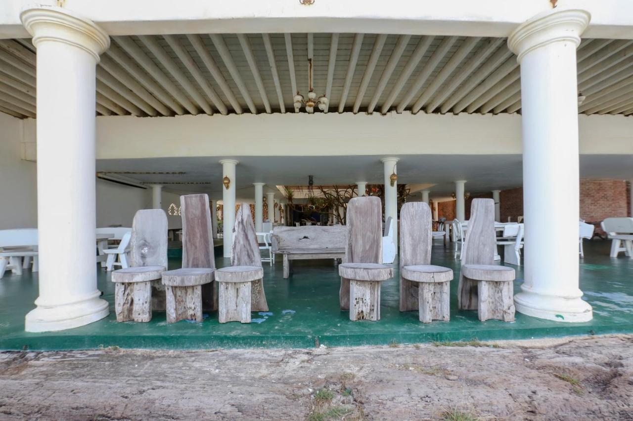 Villa Danialla Beach Resort Kampong Ayer Terjun Pinang Bagian luar foto